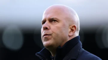 بديل آرني سلوت.. مدرب ألماني جديد يقترب من قيادة نادي ليفربول الإنجليزي